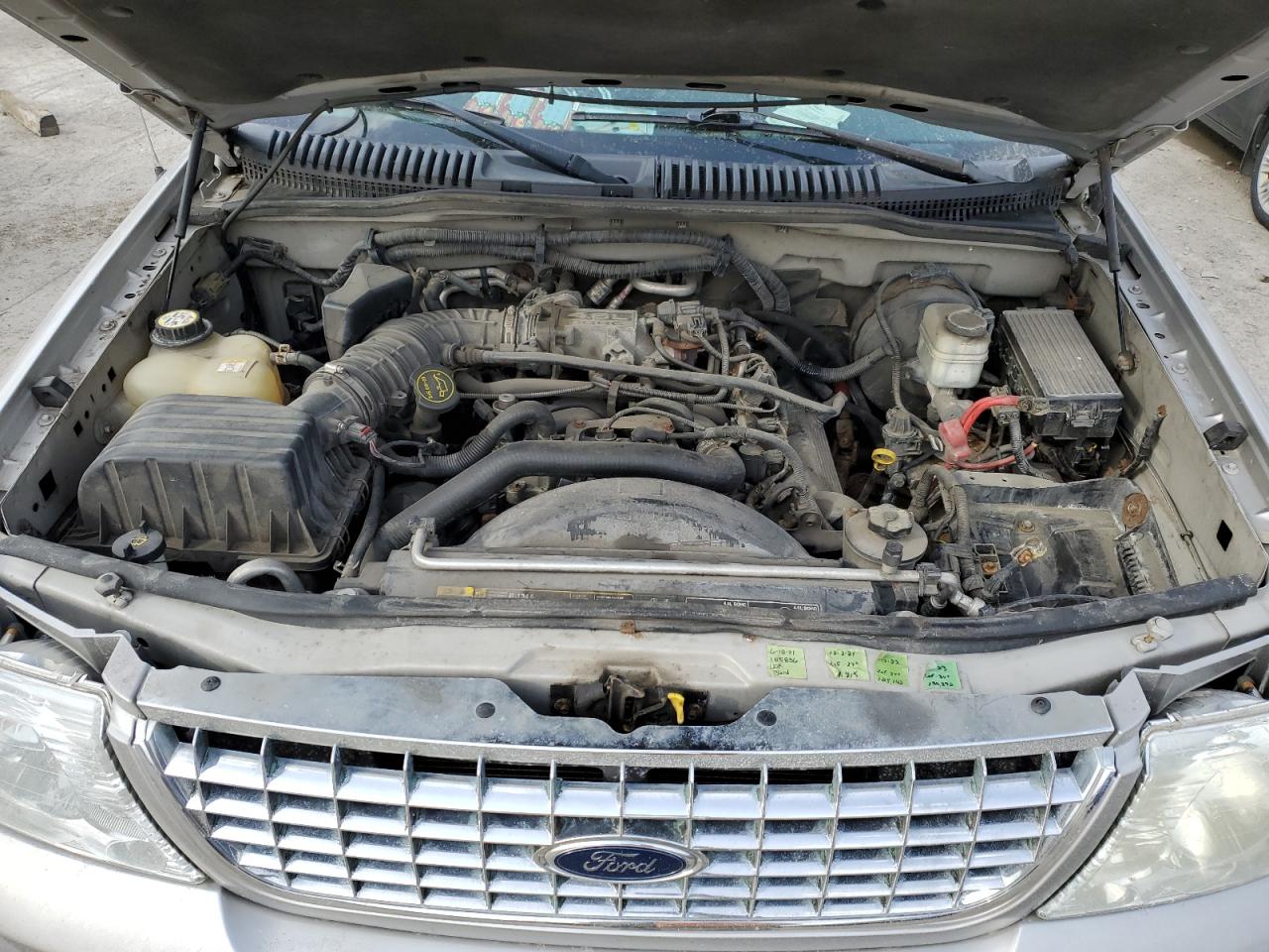2005 Ford Explorer - Image 13