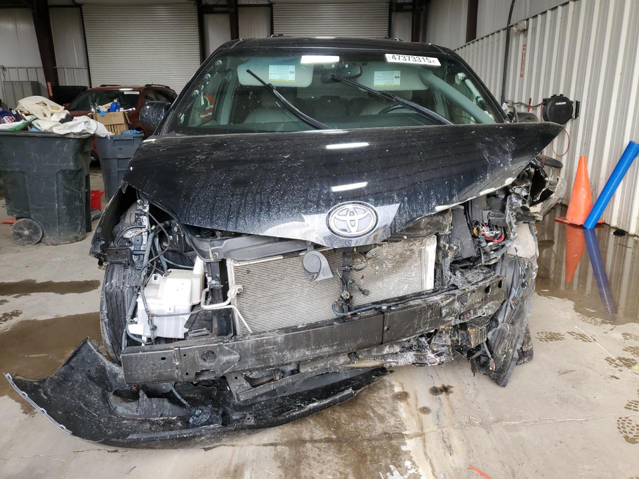 2016 Toyota Sienna - Image 5