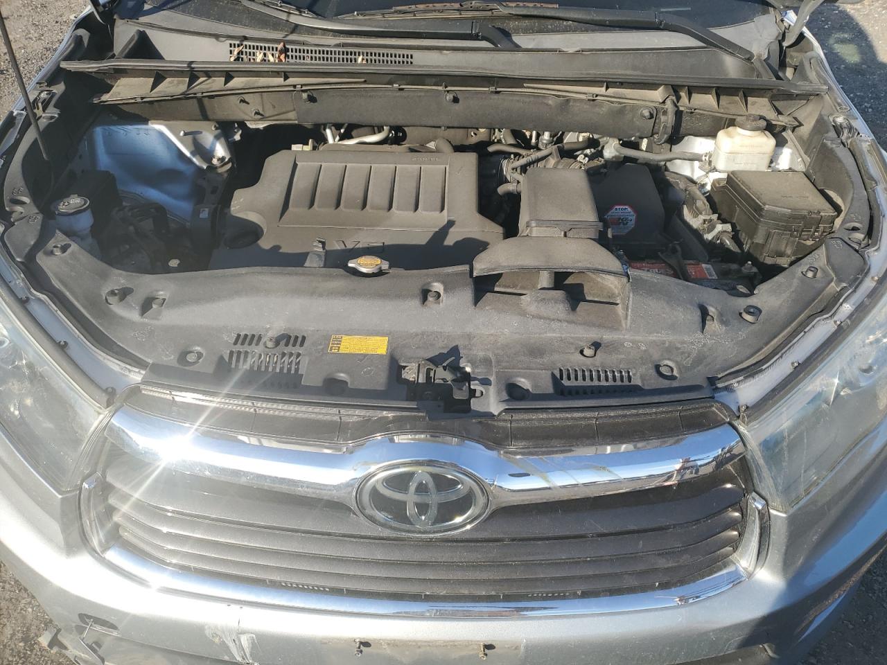 2015 Toyota Highlander - Image 12