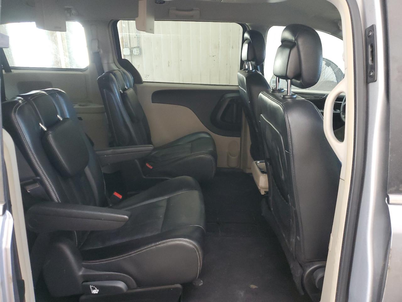 2013 Chrysler Town & Country - Image 11