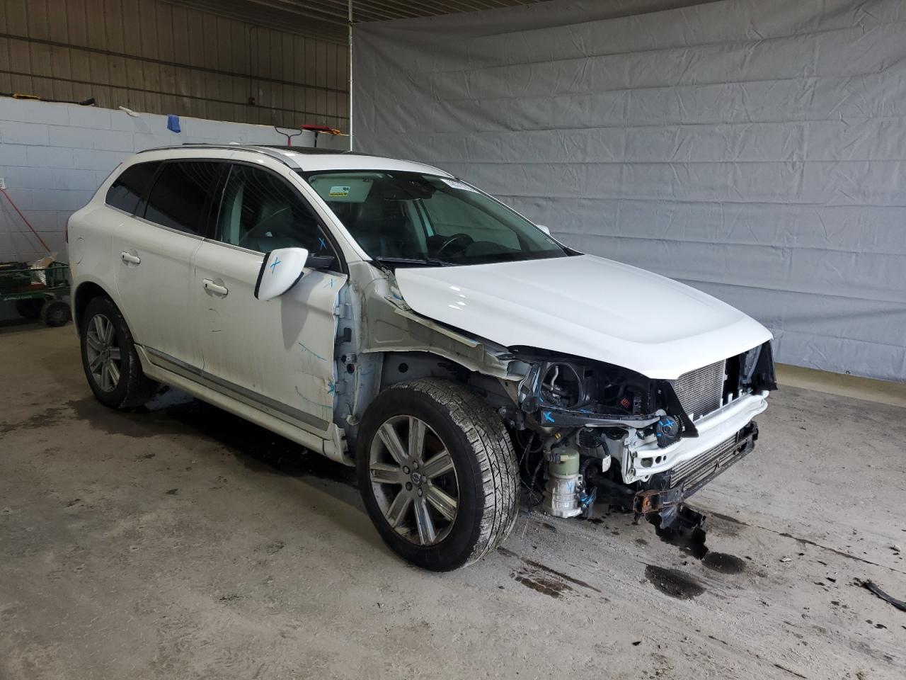 2016 Volvo XC60 - Image 4