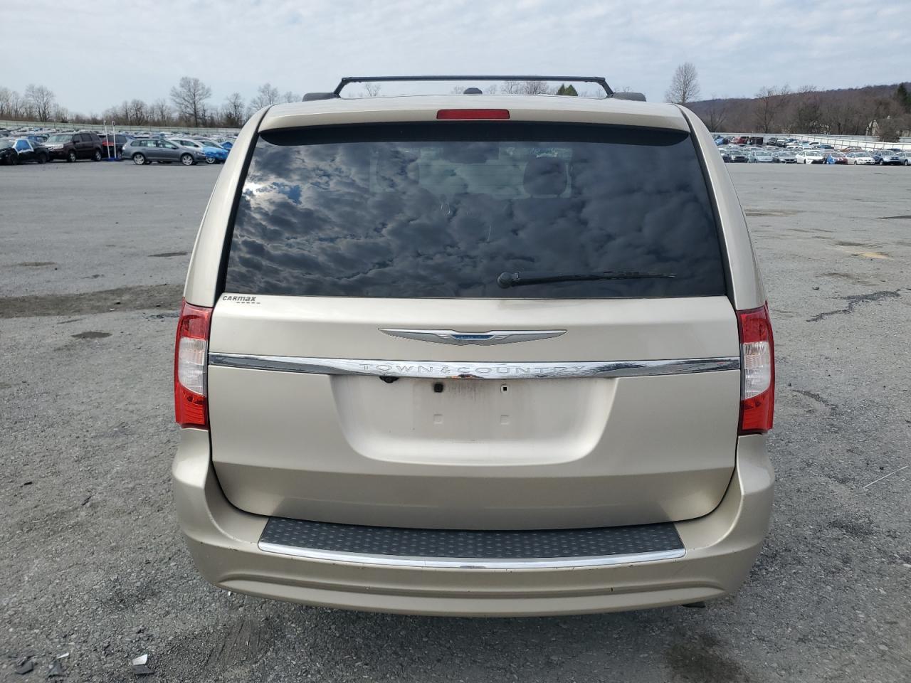 2013 Chrysler Town & Country - Image 6