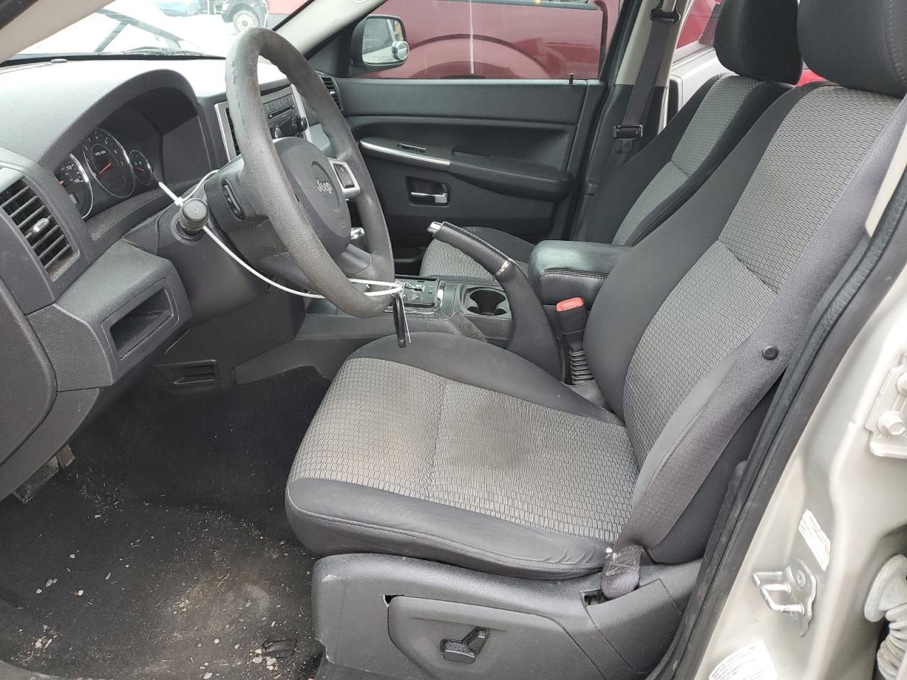 2010 Jeep Grand Cherokee - Image 7