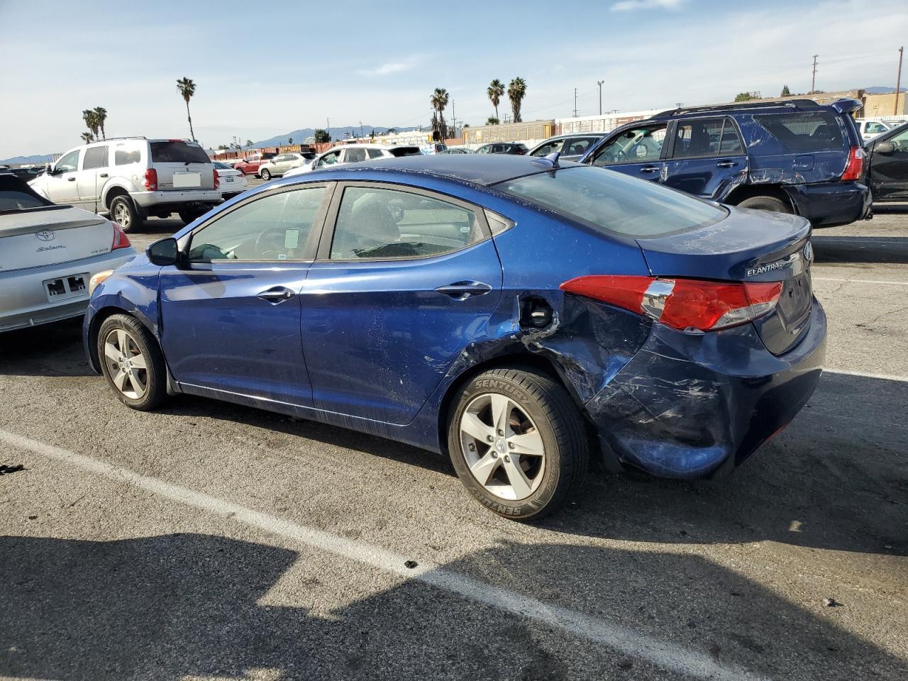2013 Hyundai Elantra - Image 2
