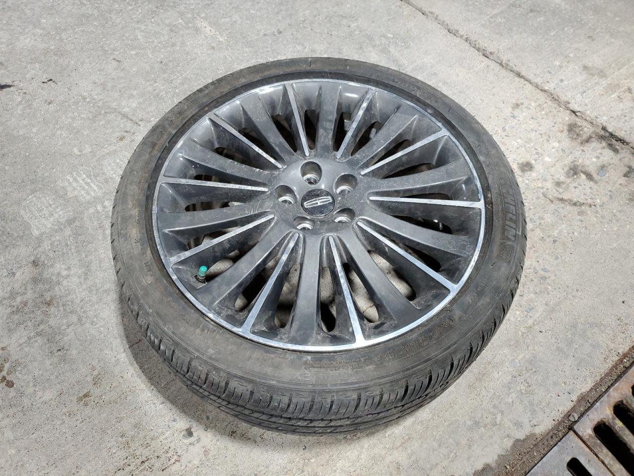 2016 Lincoln MKZ - Image 12