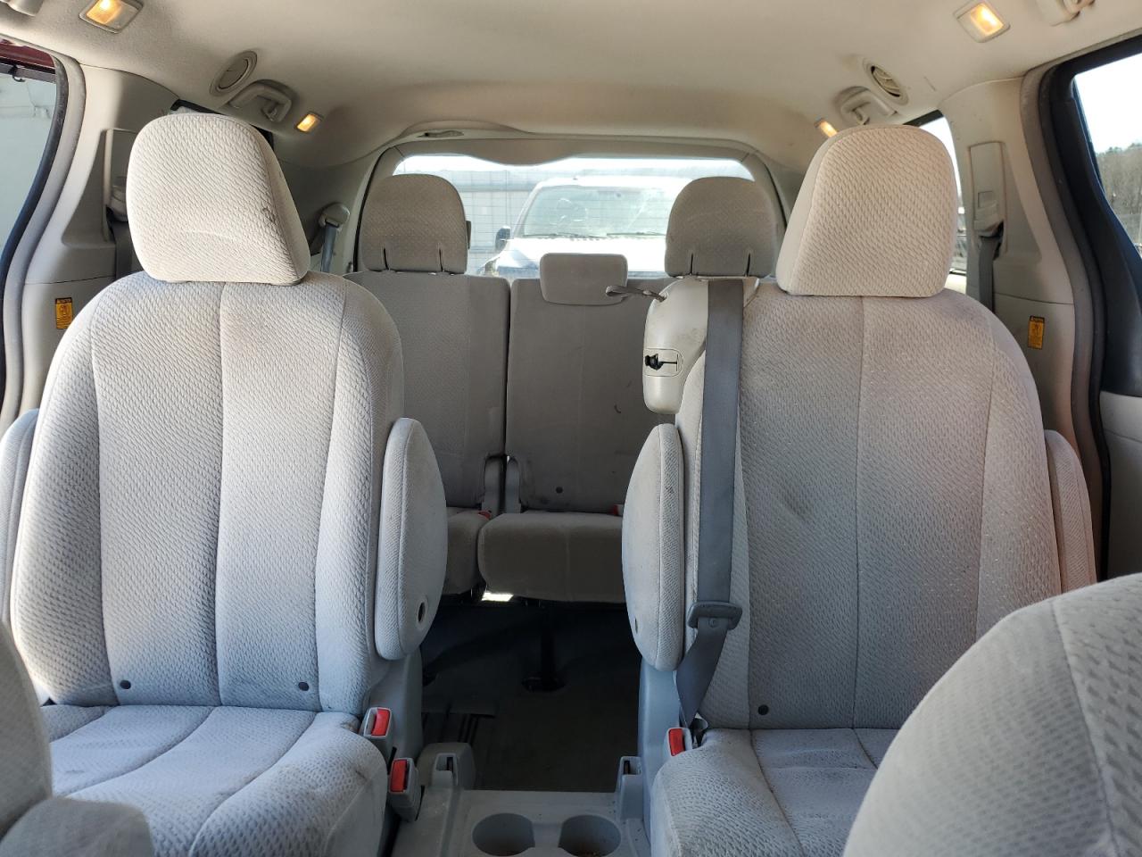 2011 Toyota Sienna - Image 10