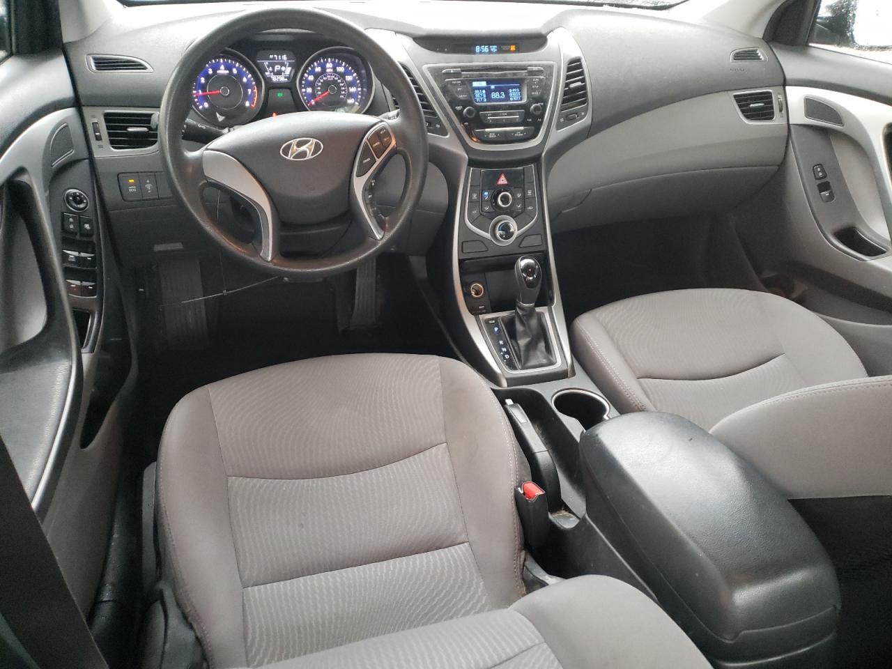 2015 Hyundai Elantra - Image 8