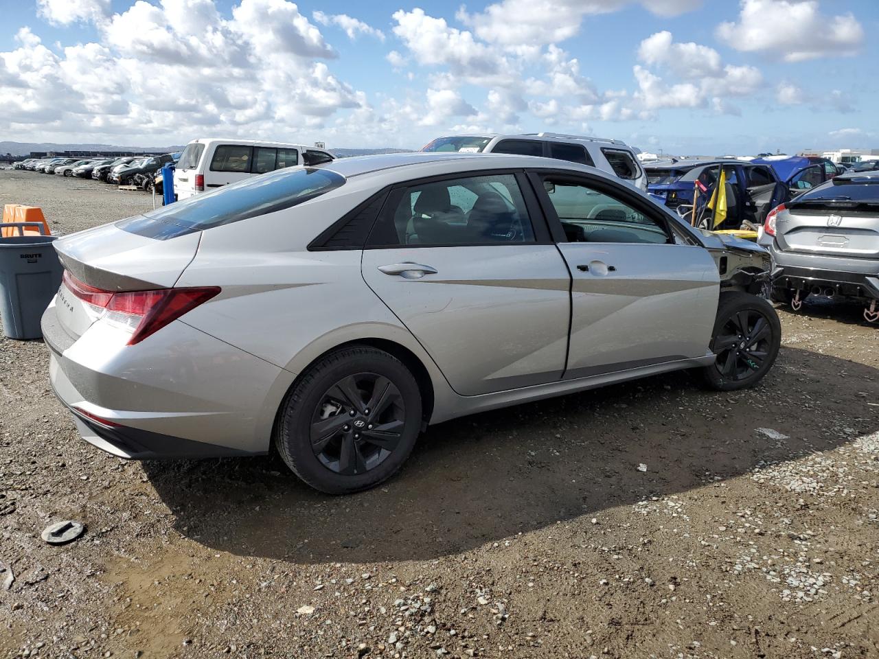 2021 Hyundai Elantra - Image 3