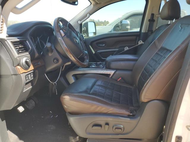 Pickups NISSAN TITAN 2016 Biały