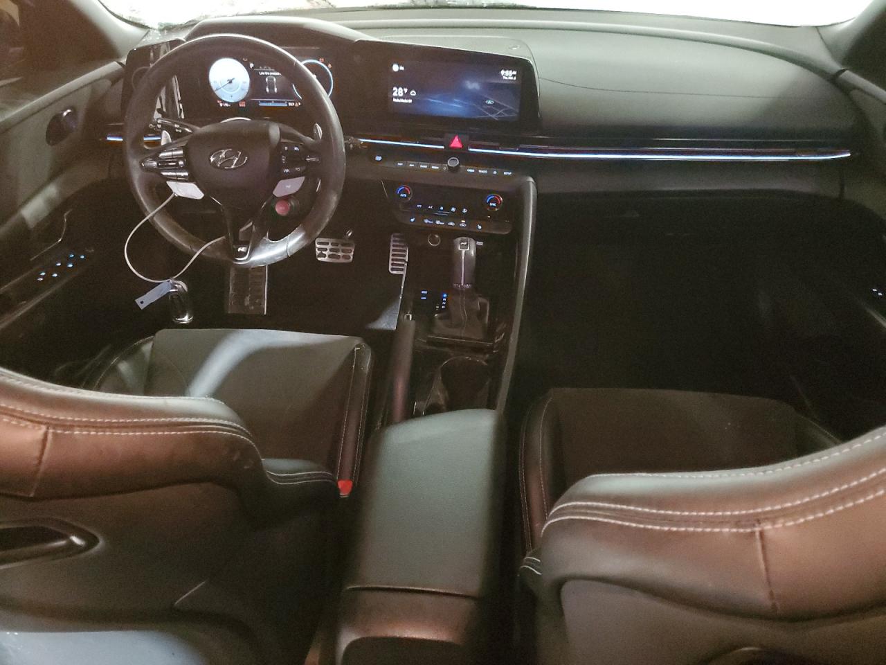 2022 Hyundai Elantra - Image 8