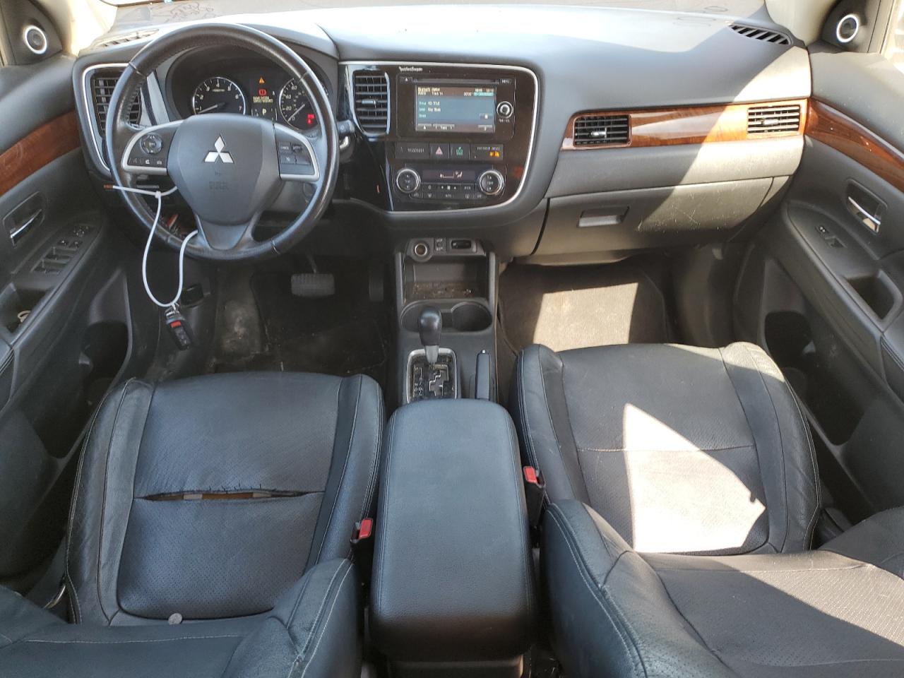 2015 Mitsubishi Outlander - Image 8