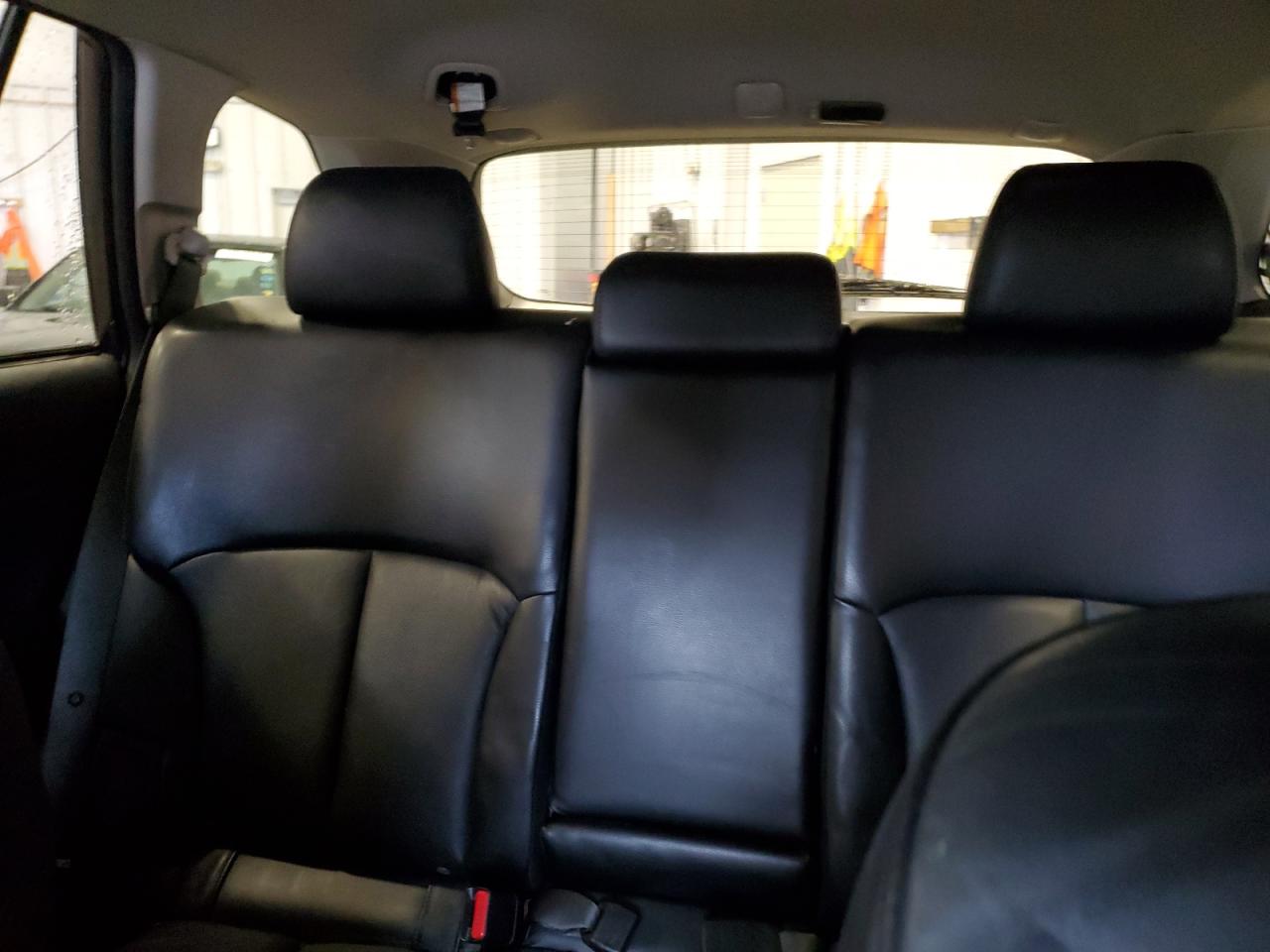 2010 Subaru Outback - Image 10