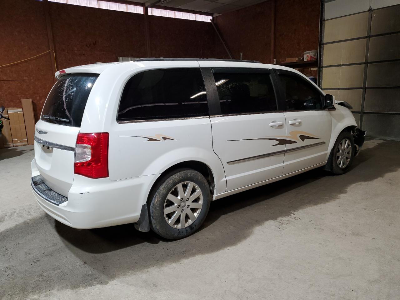 2016 Chrysler Town & Country - Image 3
