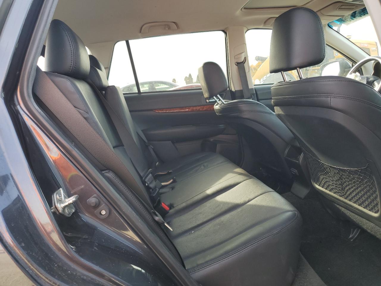 2012 Subaru Outback - Image 10