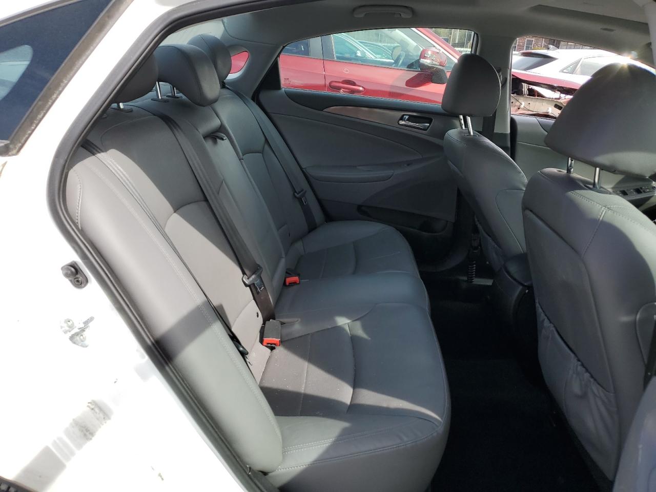 2015 Hyundai Sonata - Image 10