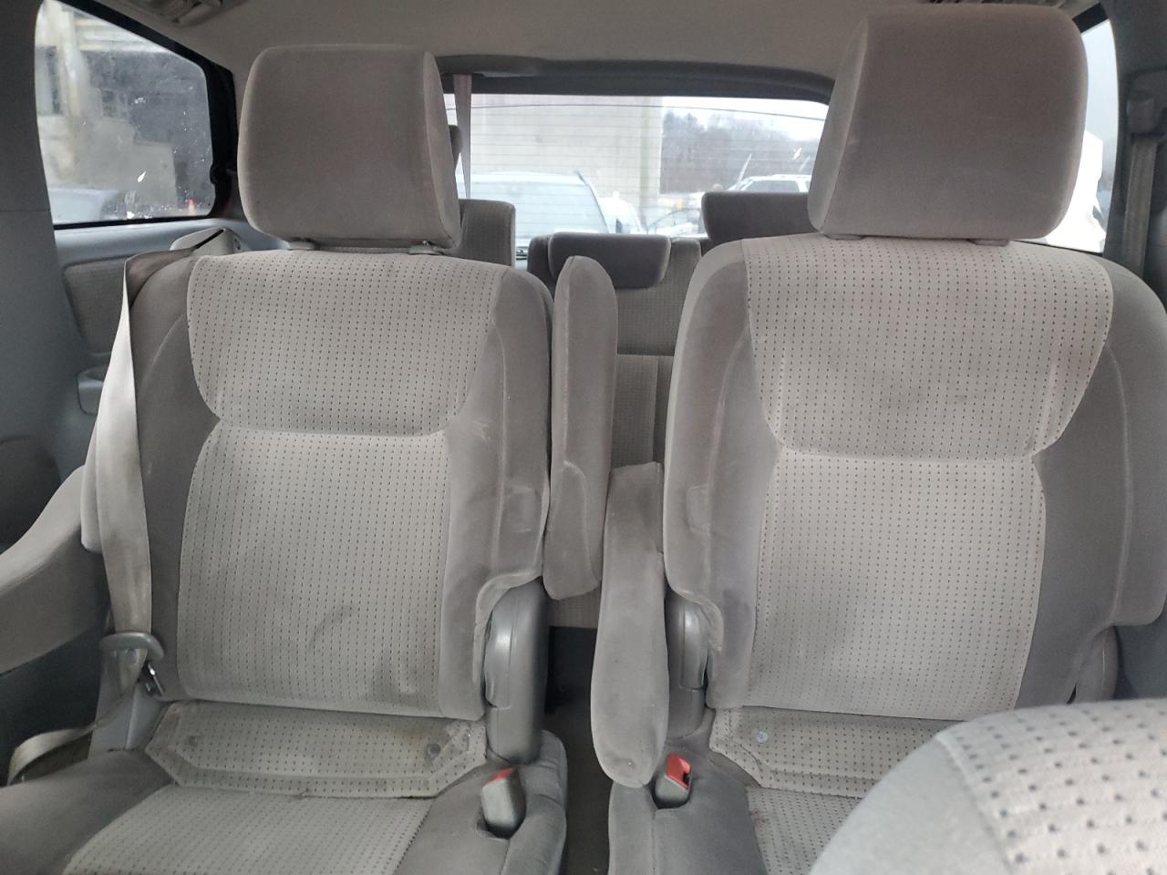 2009 Toyota Sienna - Image 10
