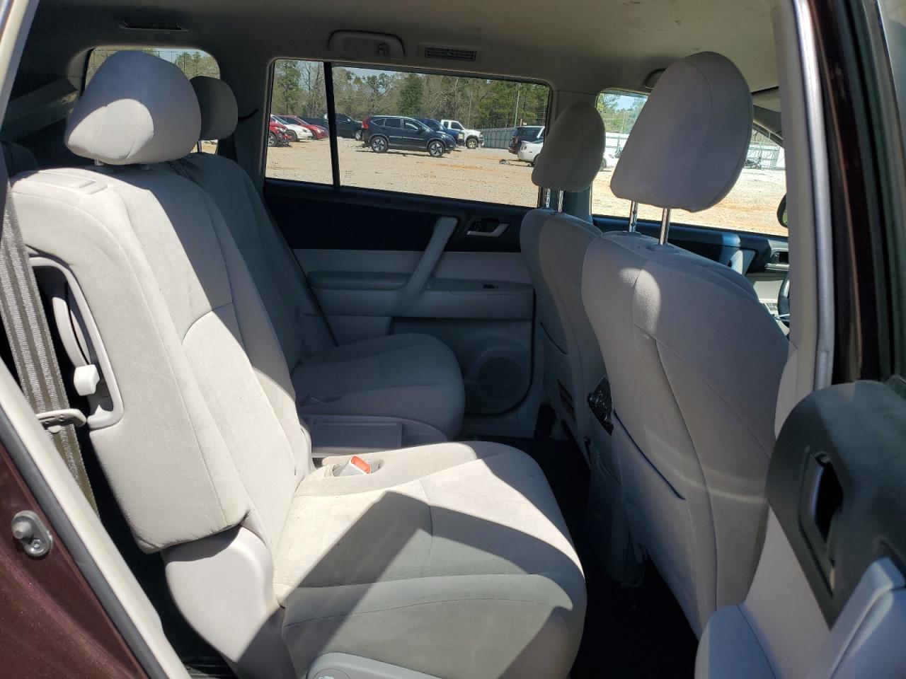 2013 Toyota Highlander - Image 12