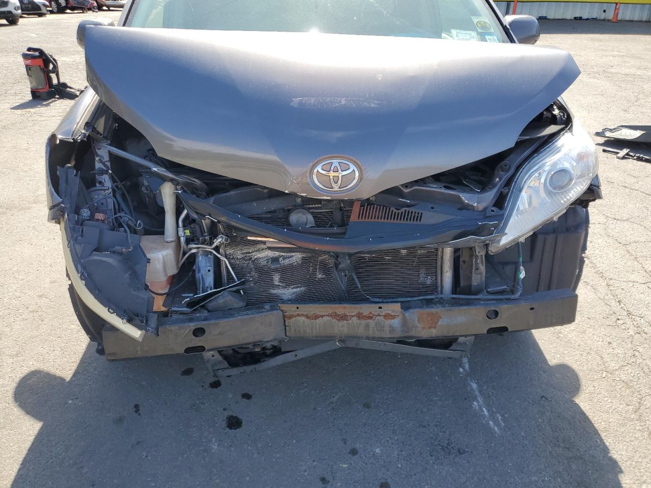 2014 Toyota Sienna - Image 13