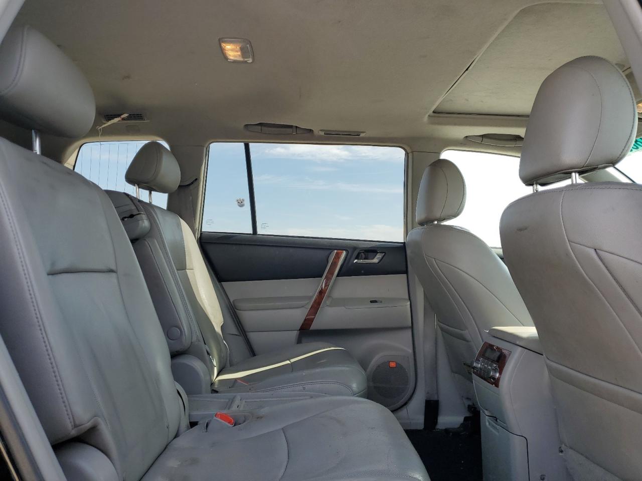2013 Toyota Highlander - Image 11