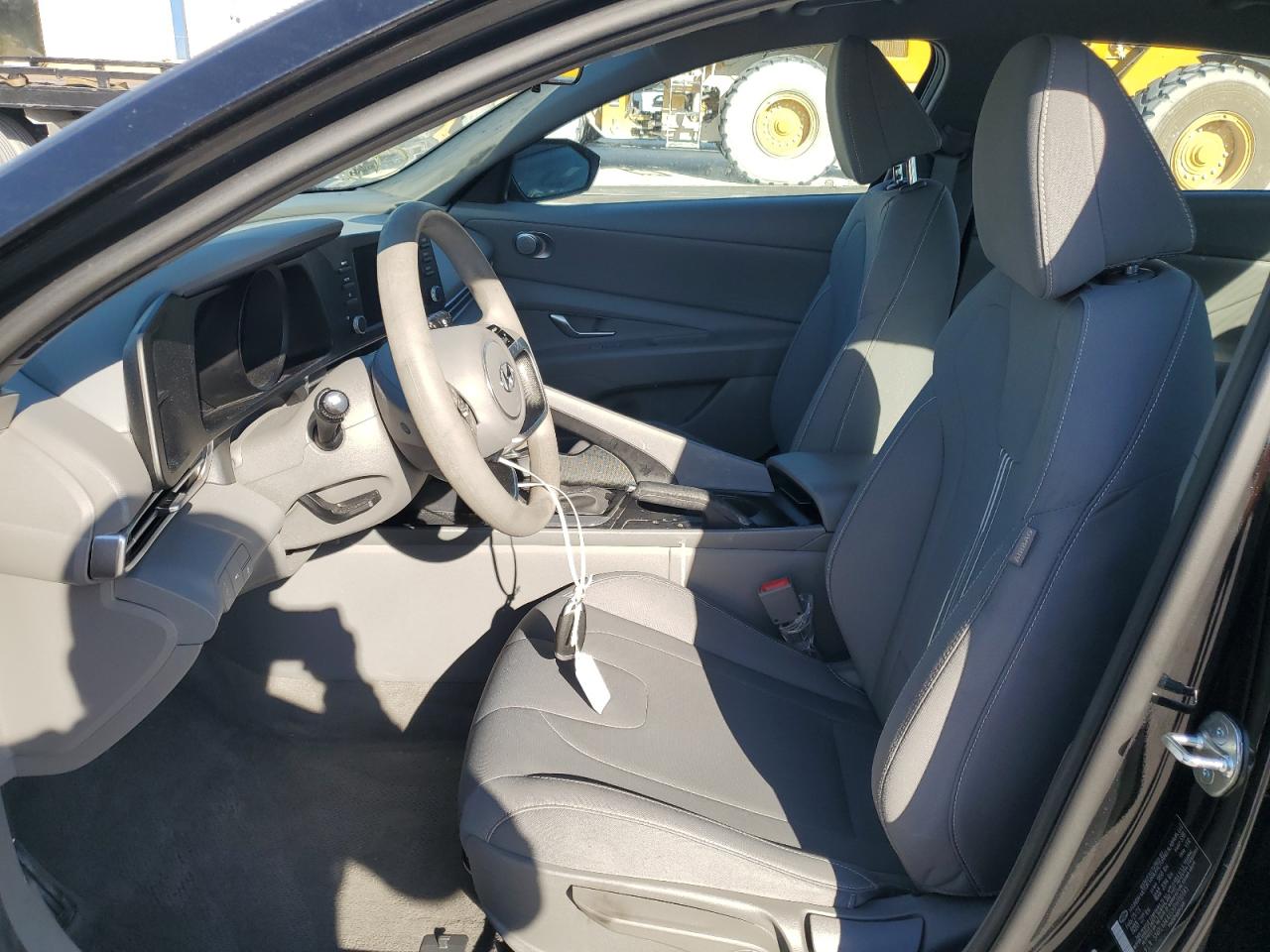 2023 Hyundai Elantra - Image 7