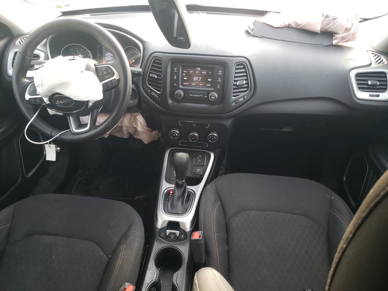 2018 Jeep Compass - Image 8