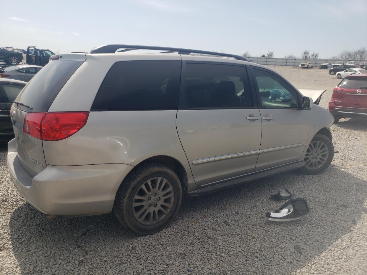2009 Toyota Sienna - Image 3