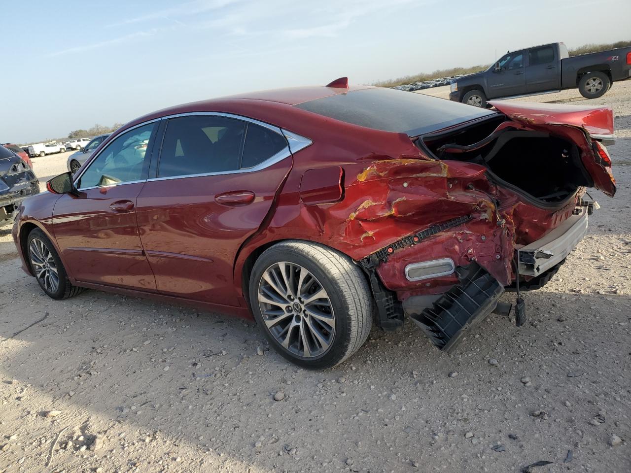2020 Lexus ES - Image 2