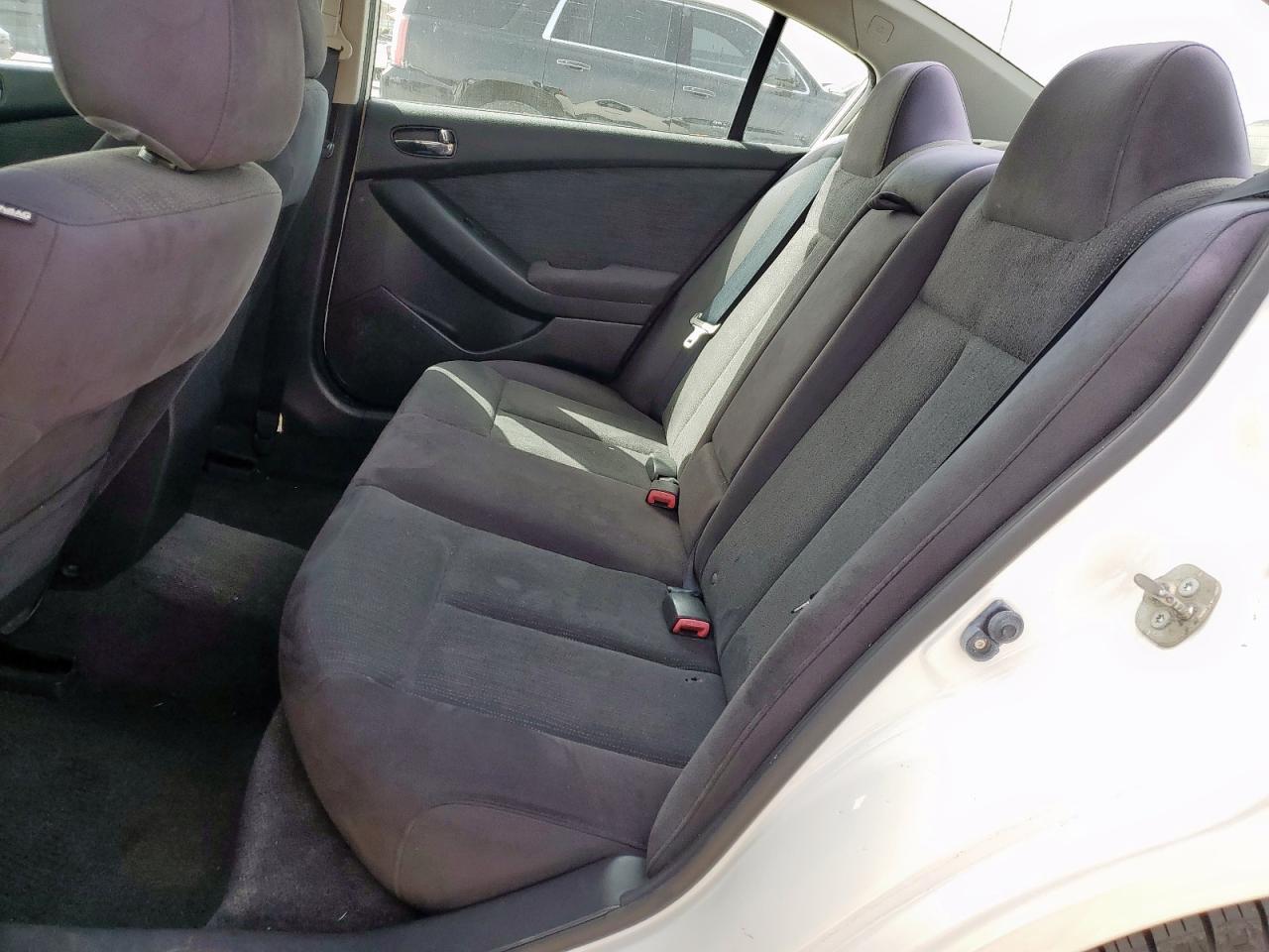 2012 Nissan Altima - Image 10