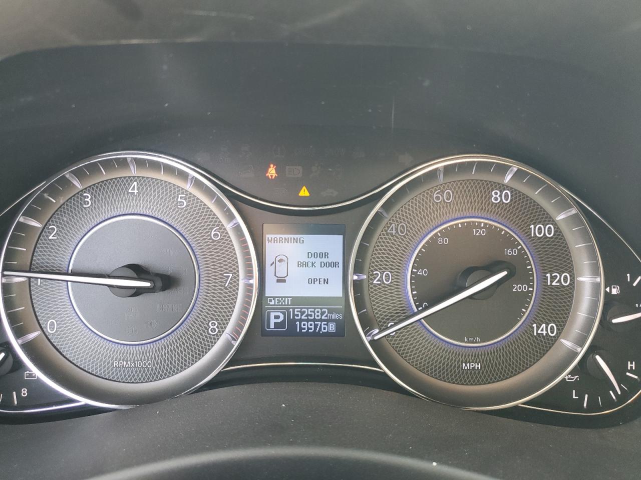 2017 Infiniti QX80 - Image 9
