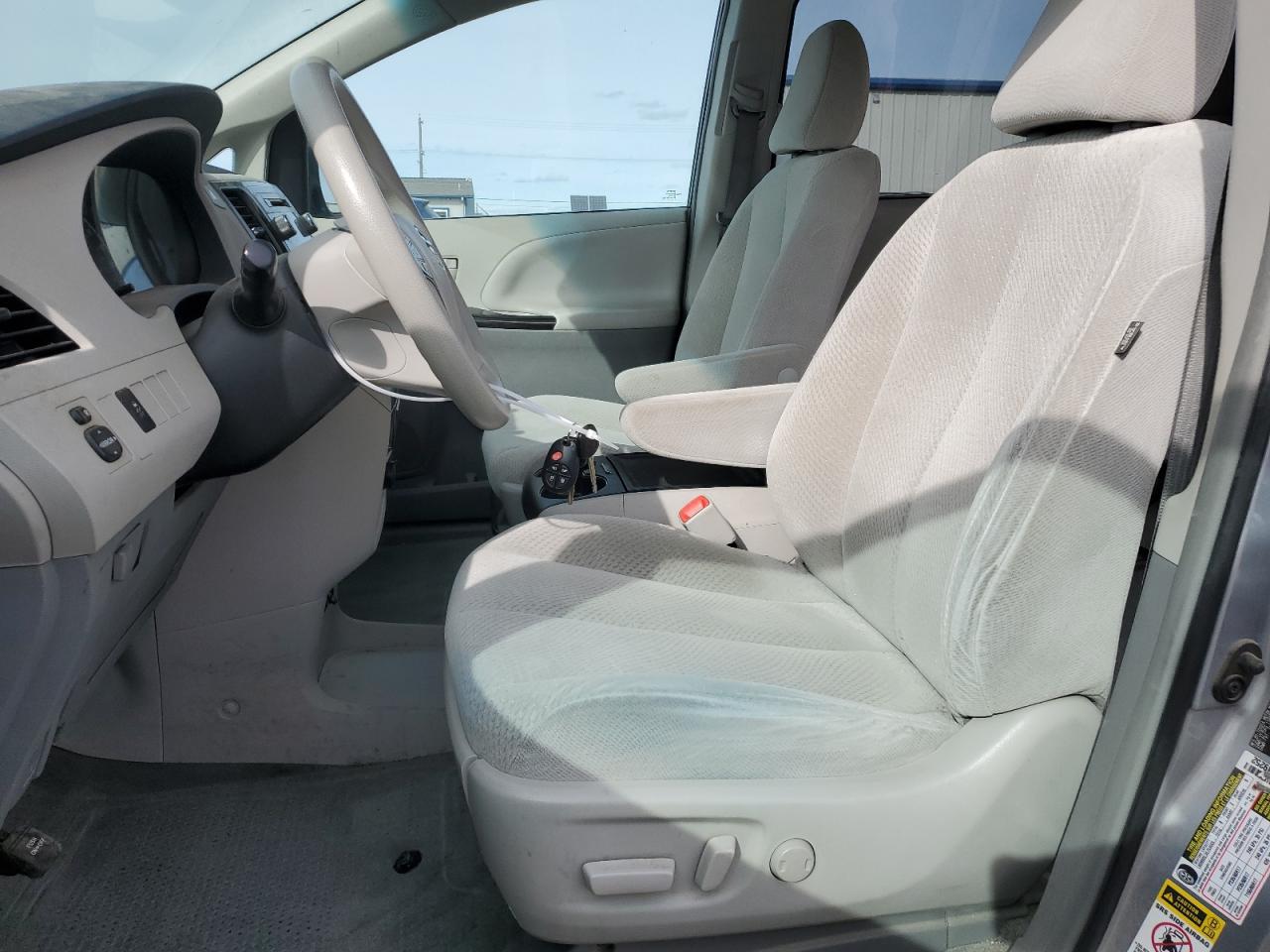 2013 Toyota Sienna - Image 7