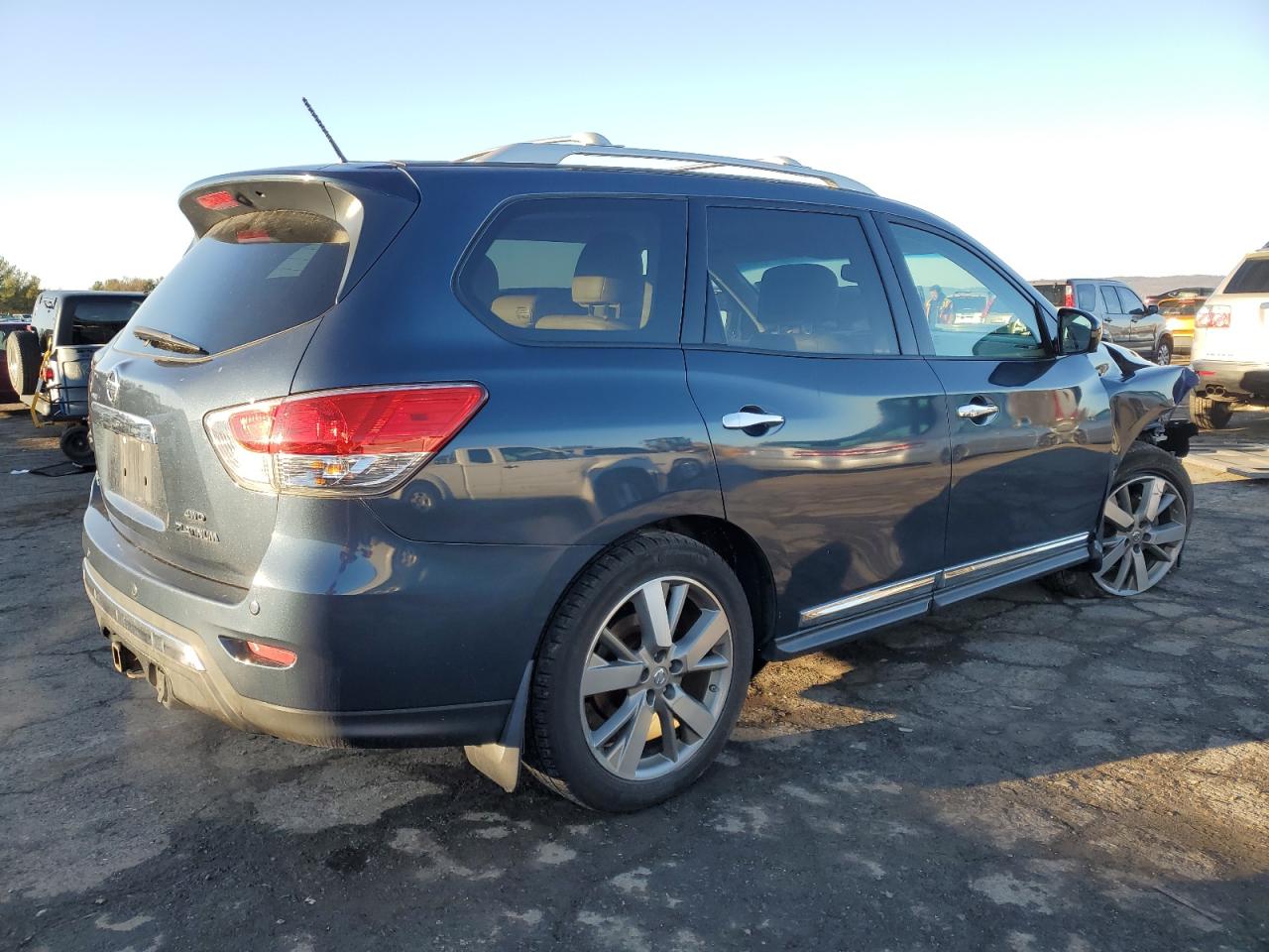 2015 Nissan Pathfinder - Image 3