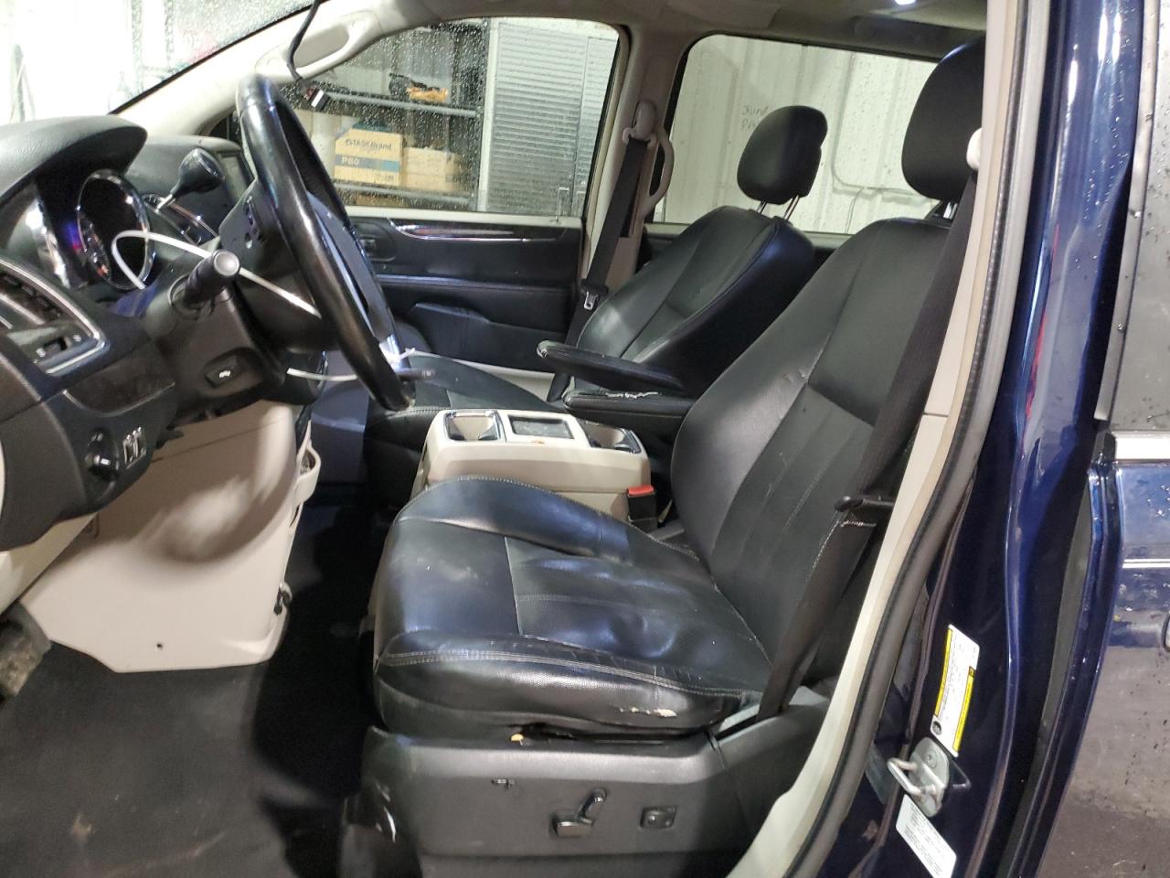2012 Chrysler Town & Country - Image 7