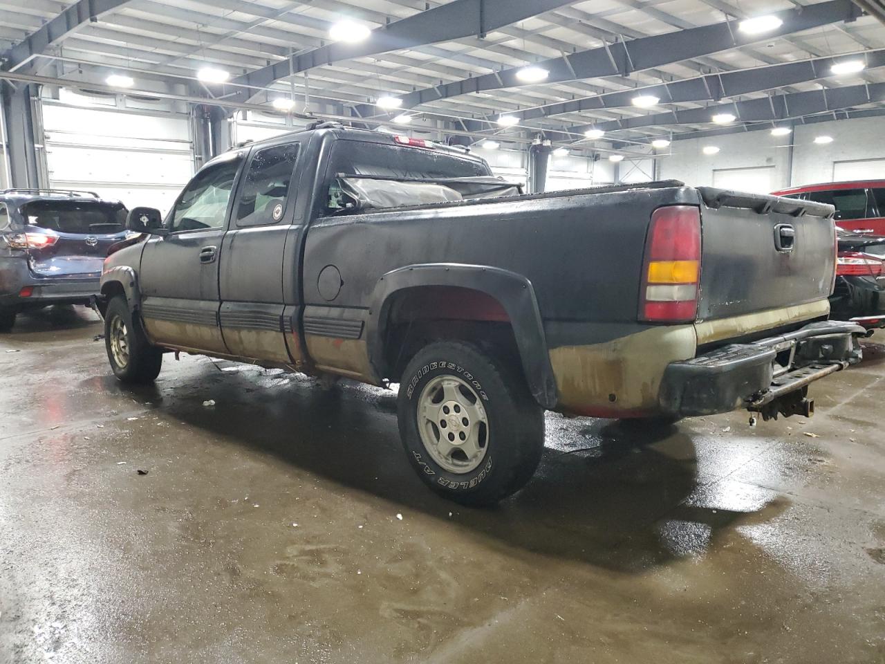2000 Chevrolet Silverado - Image 2