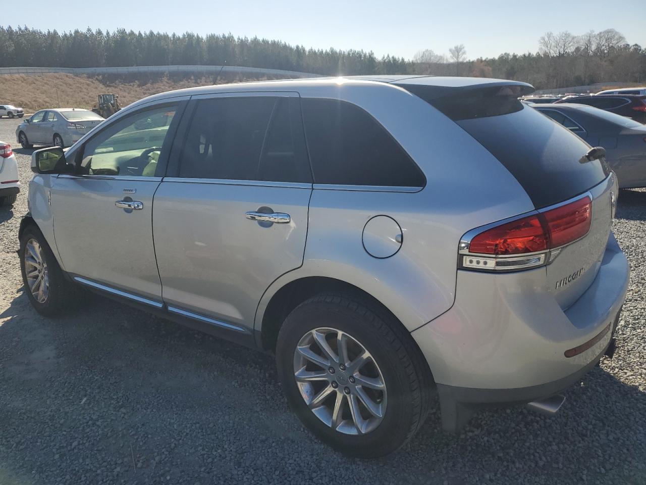 2011 Lincoln MKX - Image 2