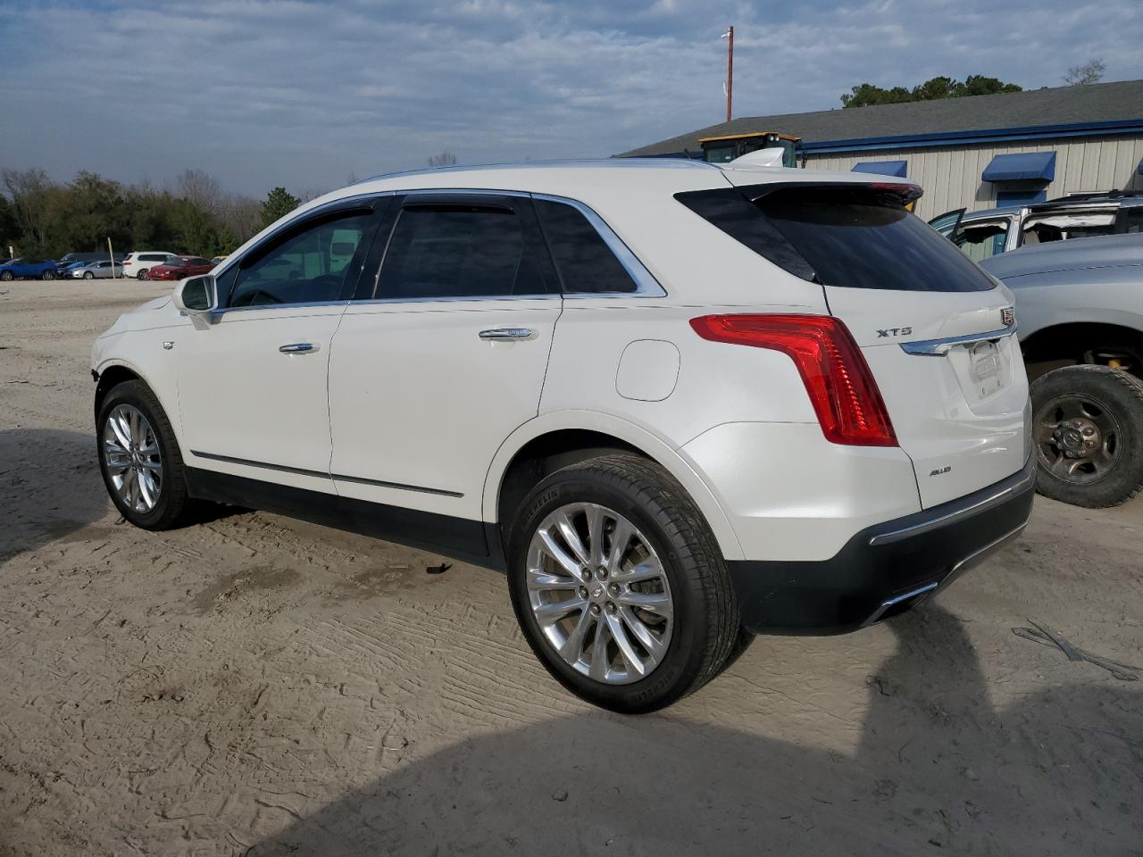 2017 Cadillac XT5 - Image 2