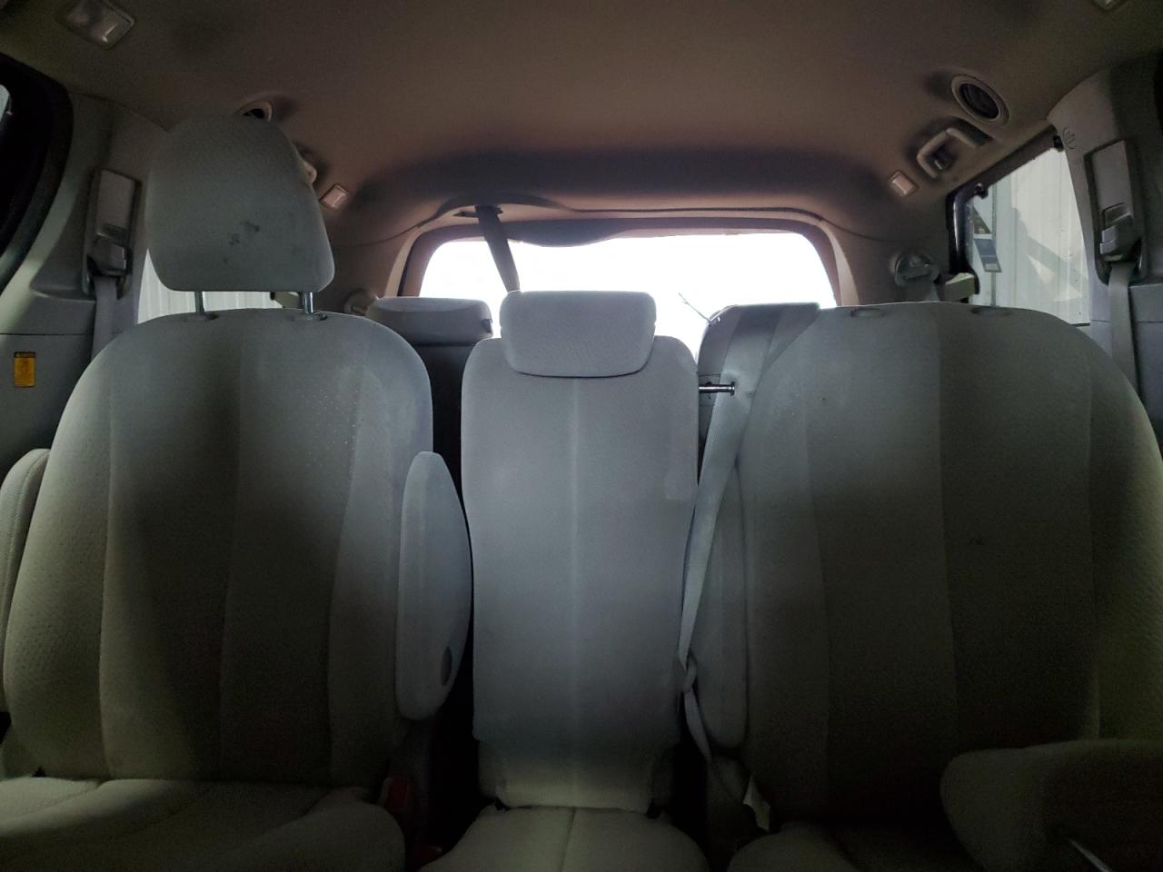 2013 Toyota Sienna - Image 10