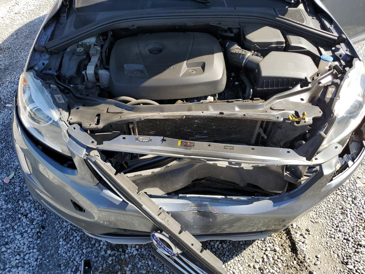 2017 Volvo XC60 - Image 12