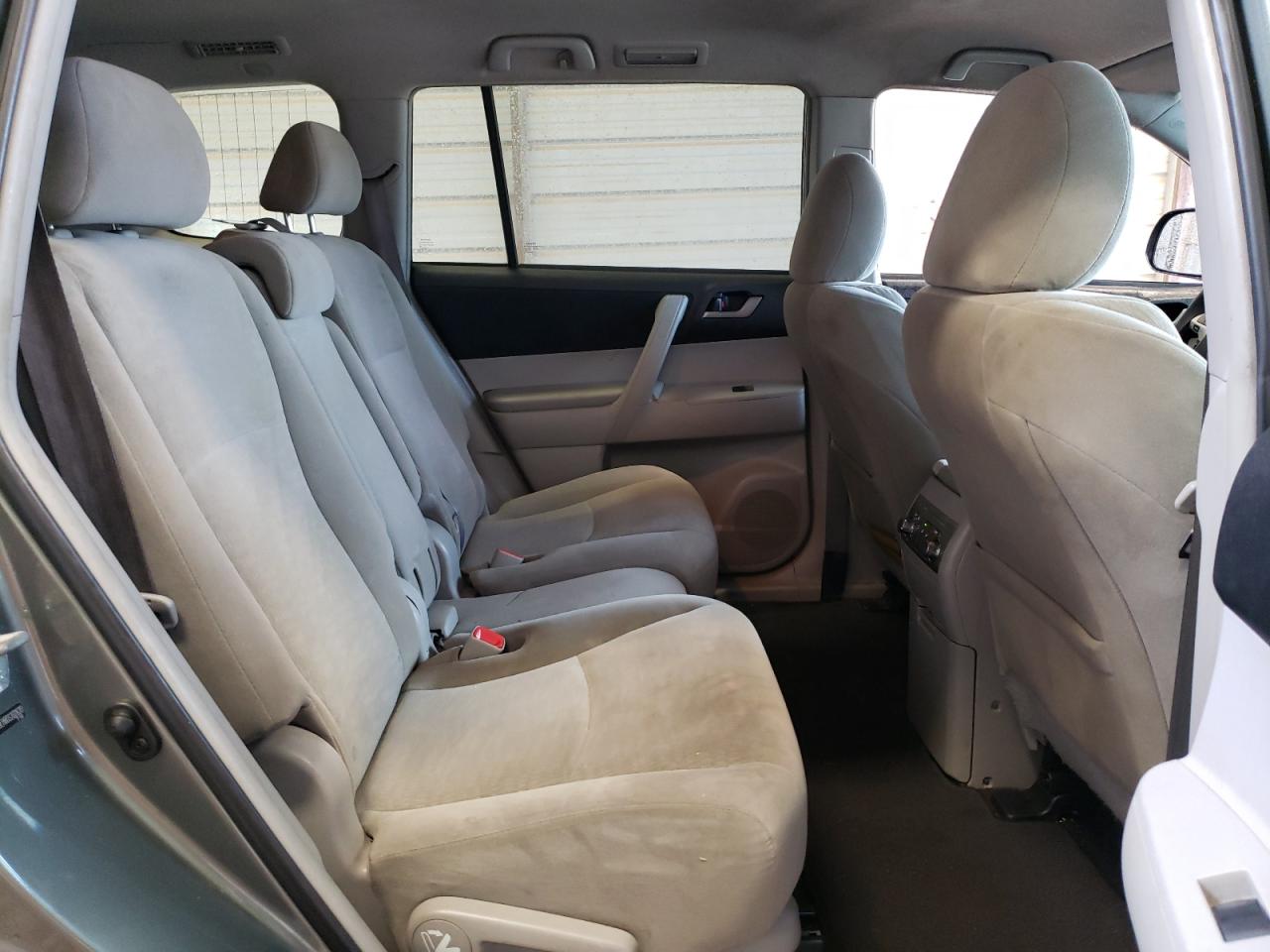 2013 Toyota Highlander - Image 11