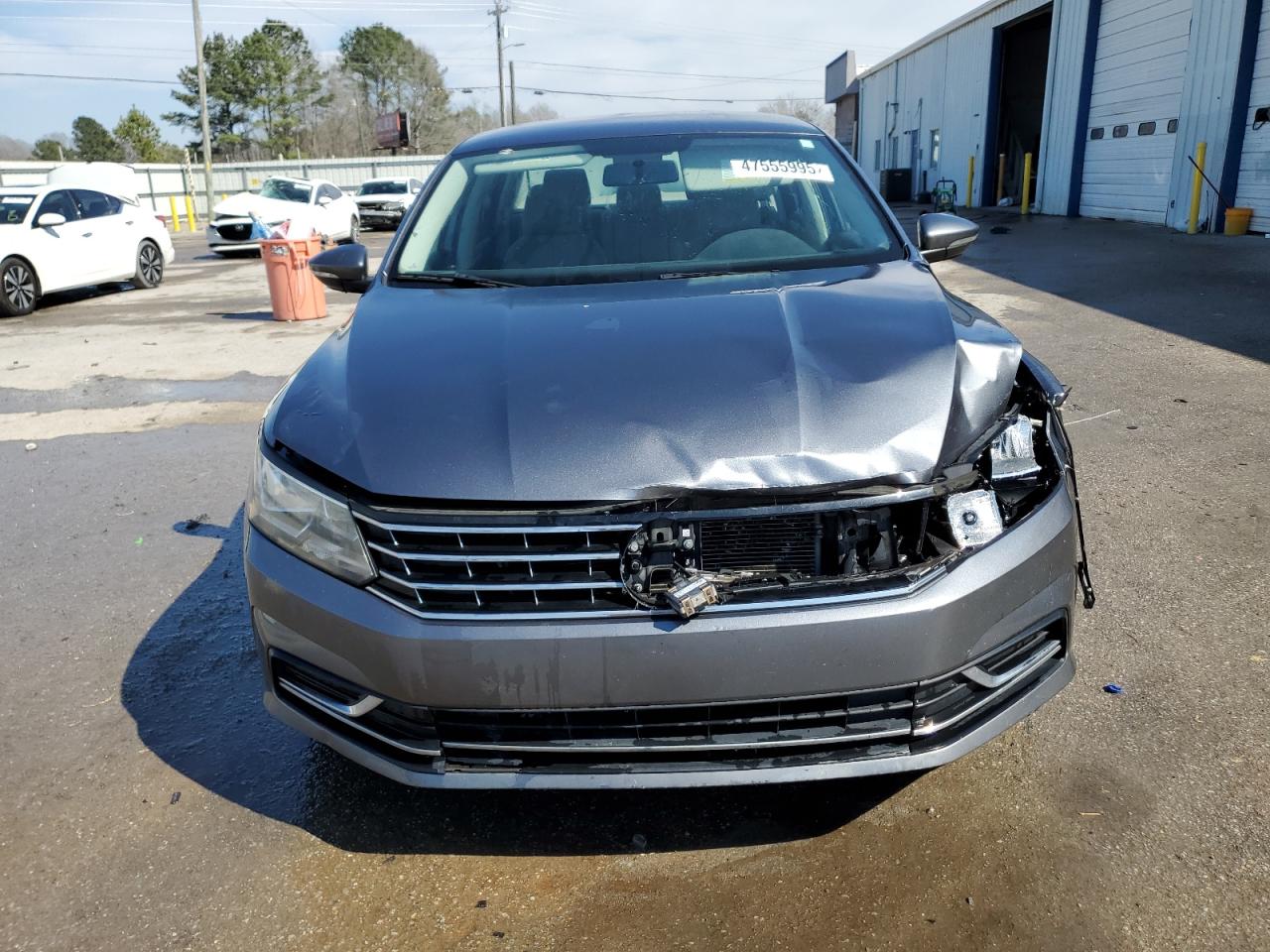 2018 Volkswagen Passat - Image 5