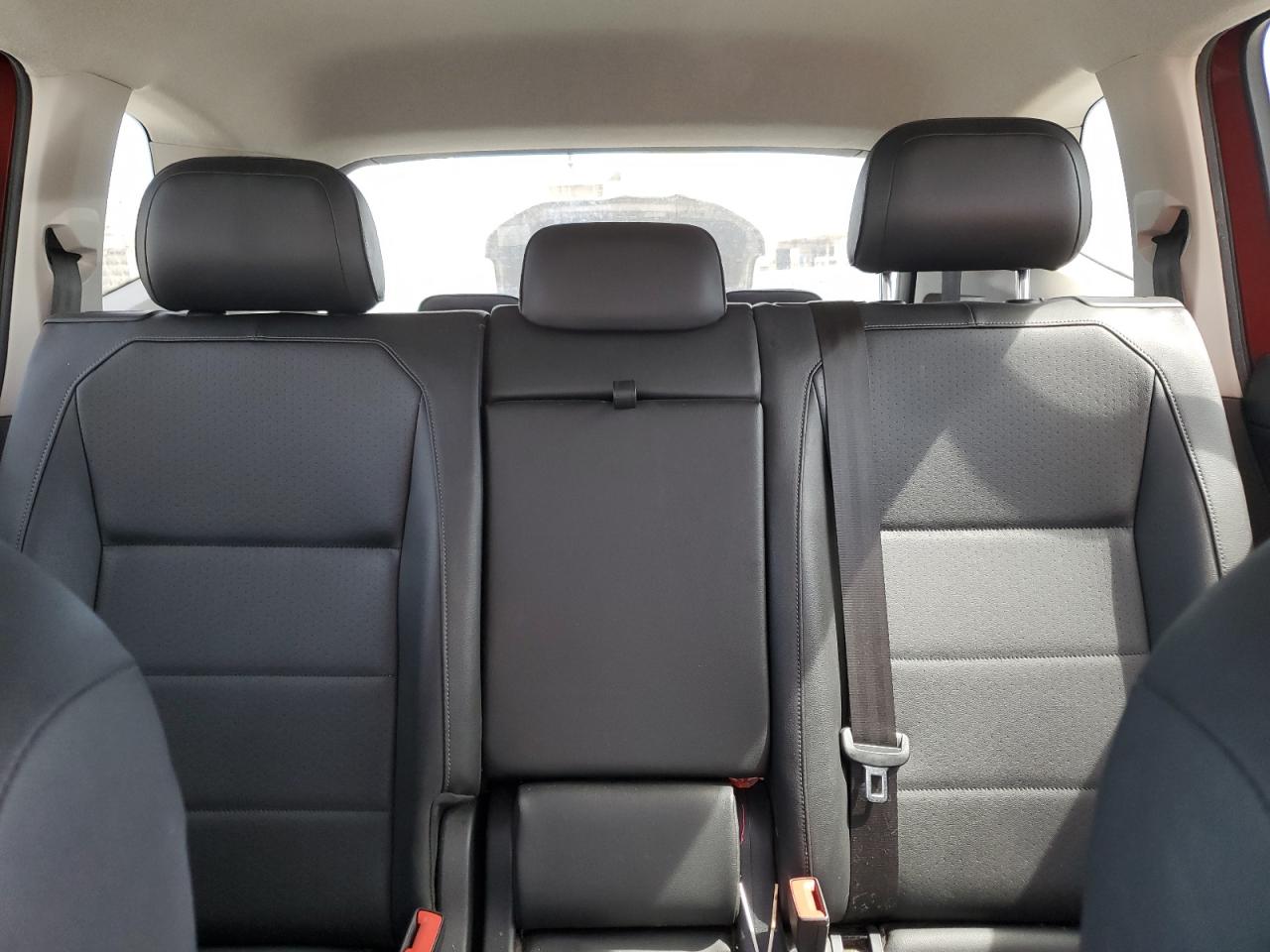 2018 Volkswagen Tiguan - Image 10