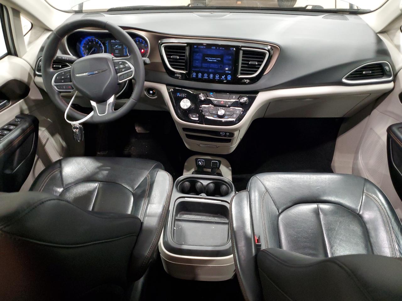 2017 Chrysler Pacifica - Image 8