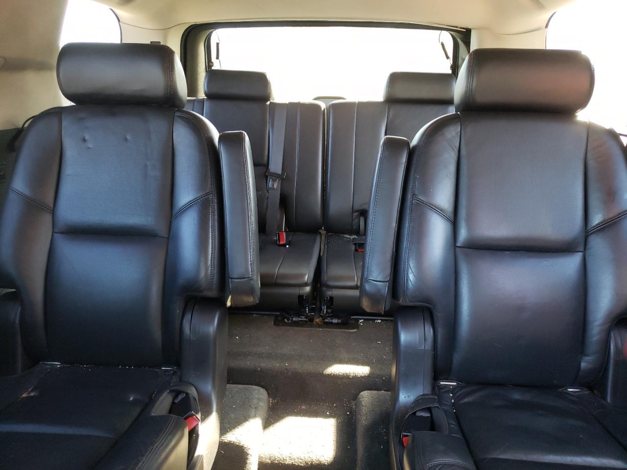 2008 Cadillac Escalade - Image 10