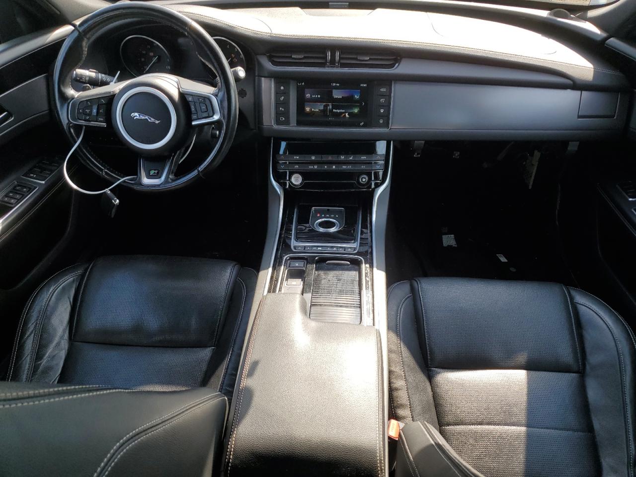 2016 Jaguar XF - Image 8