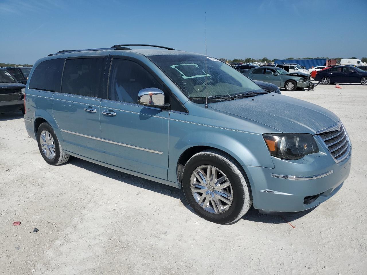 2010 Chrysler Town & Country - Image 4