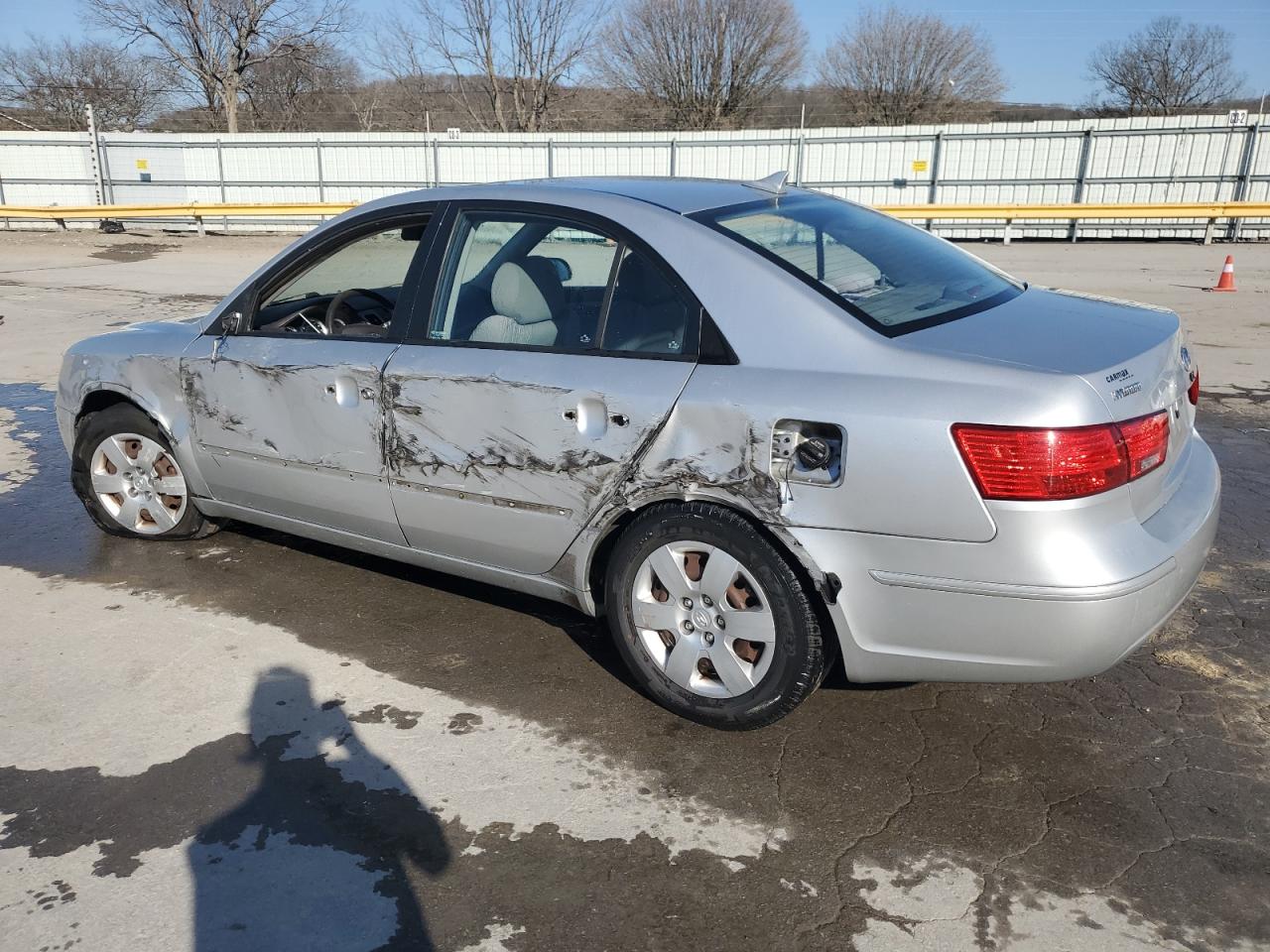 2009 Hyundai Sonata - Image 2