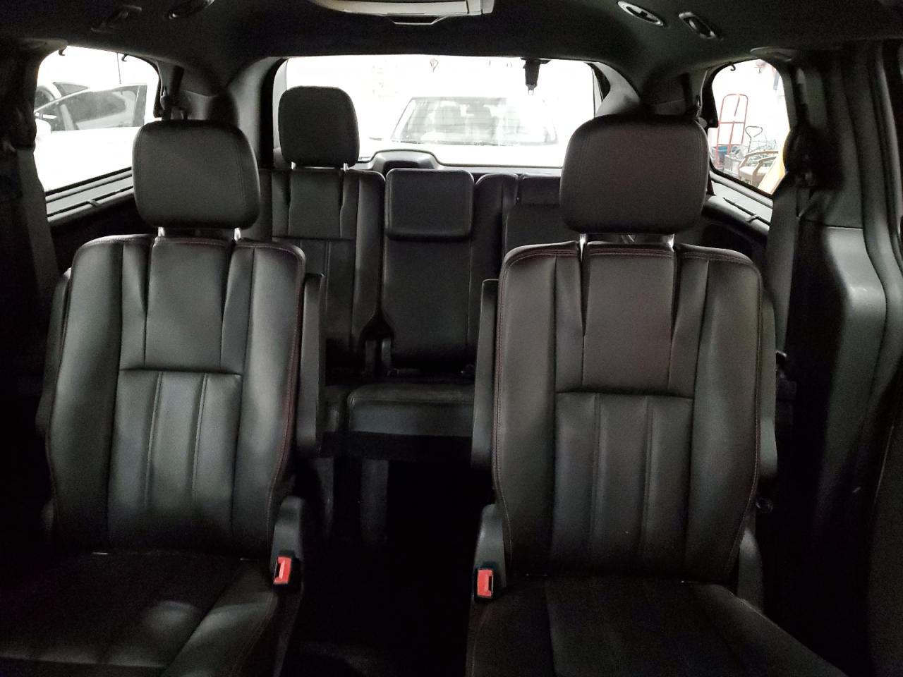 2017 Dodge Caravan - Image 10