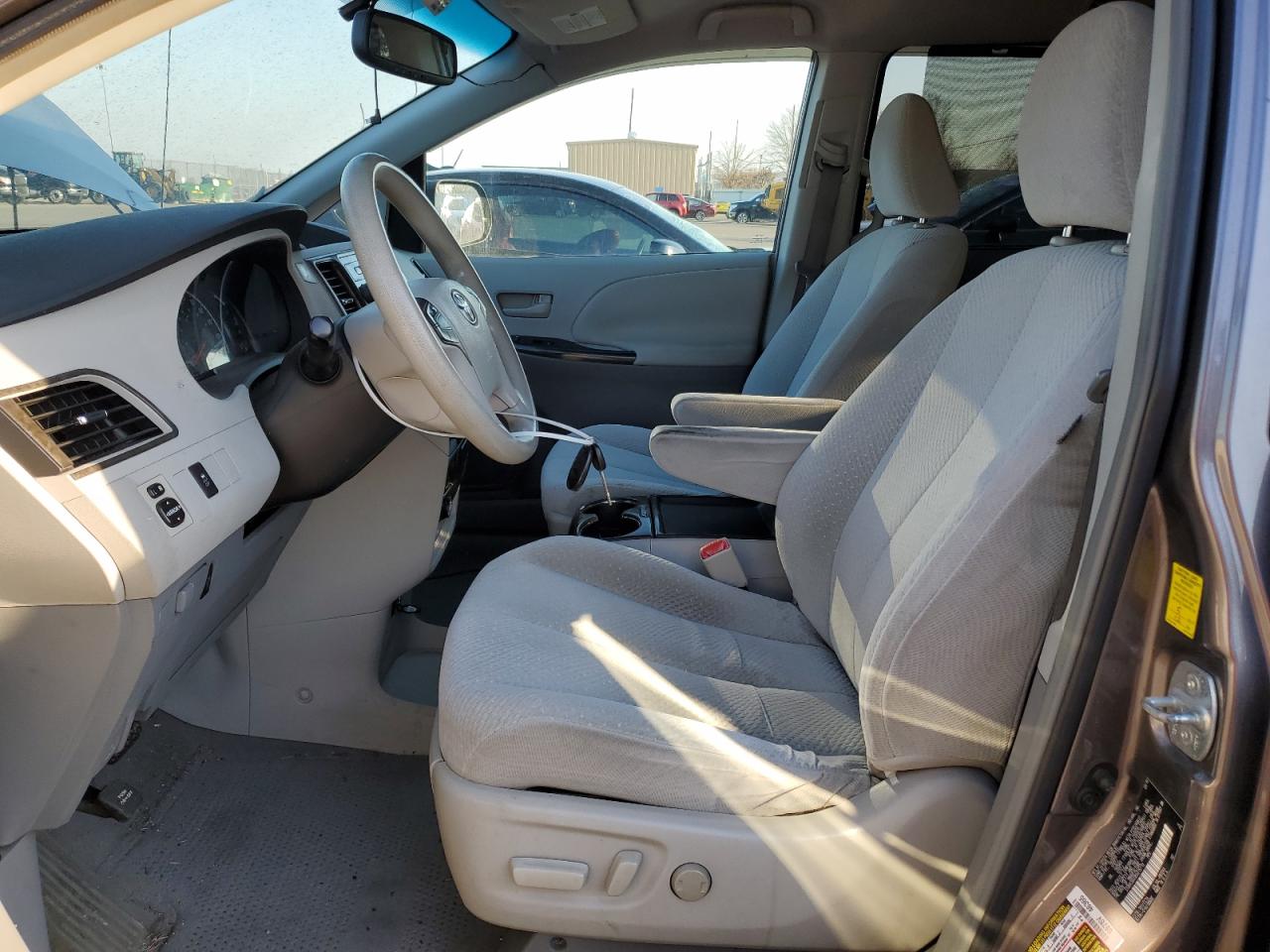 2011 Toyota Sienna Le VIN: 5TDKK3DC0BS015719 Lot: 48758665