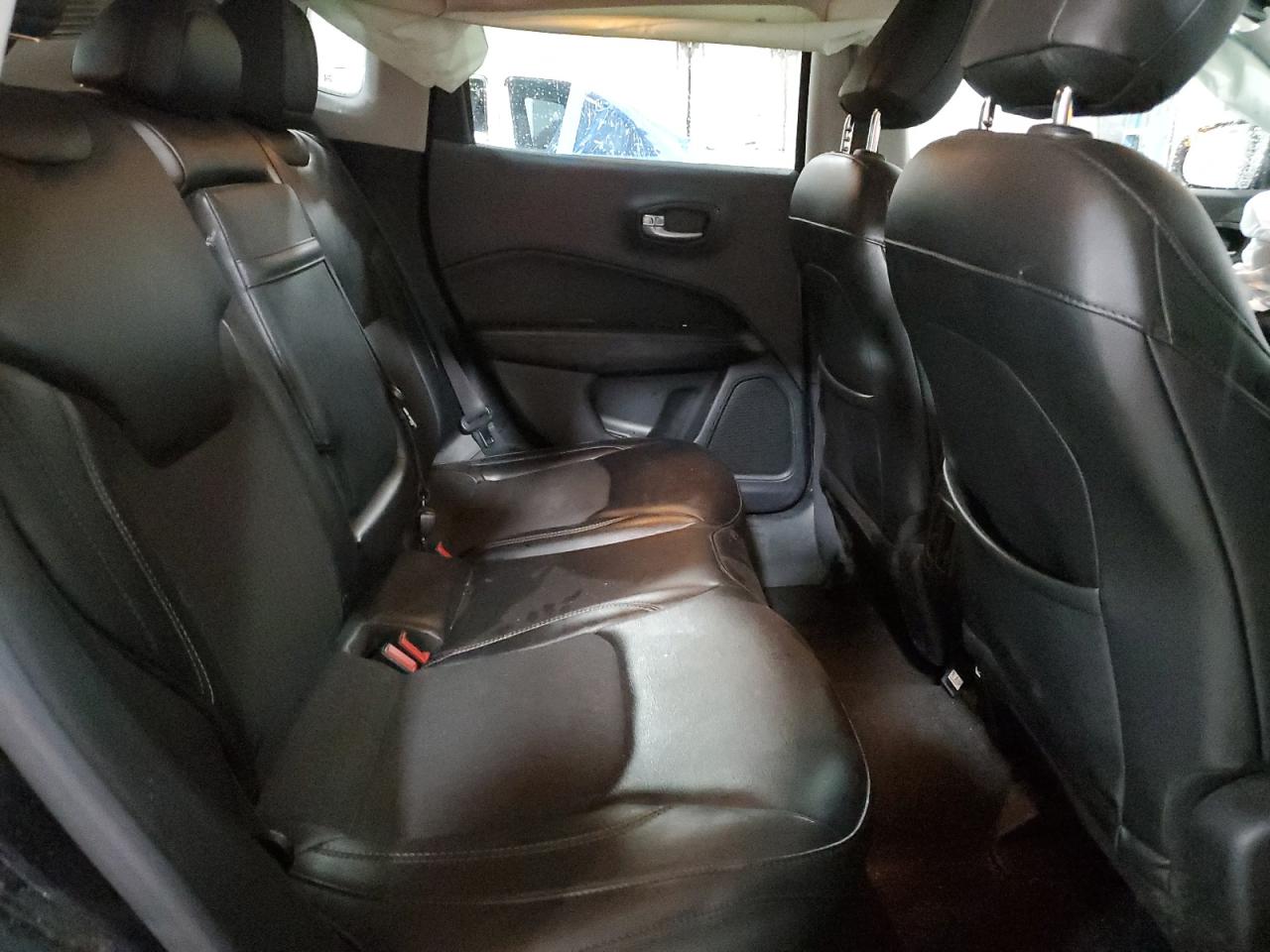 2018 Jeep Compass - Image 11