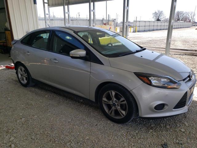 Sedans FORD FOCUS 2014 Srebrny