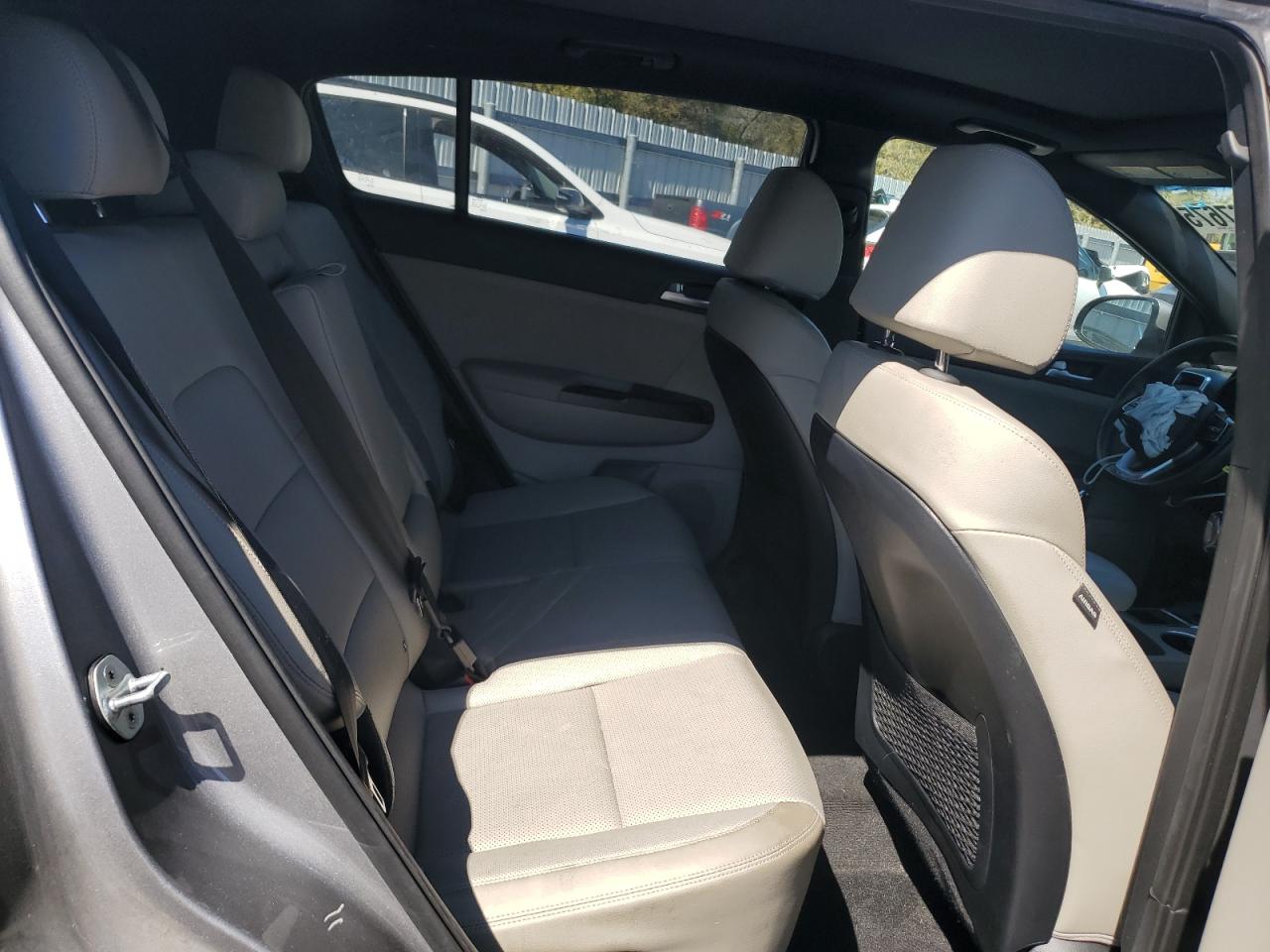 2022 Kia Sportage - Image 12